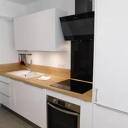 Marina Bay Apartment