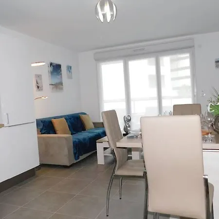 Marina Bay Apartment