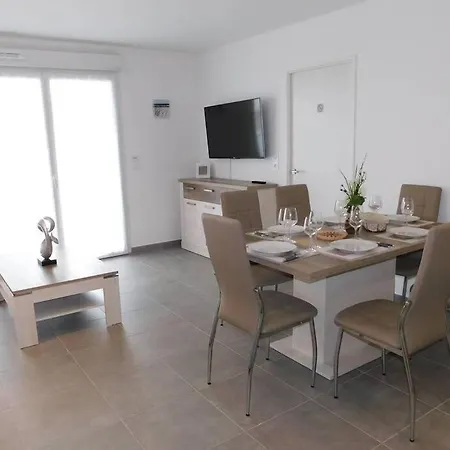 Marina Bay Apartment *