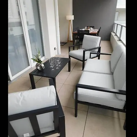 Marina Bay Apartment *